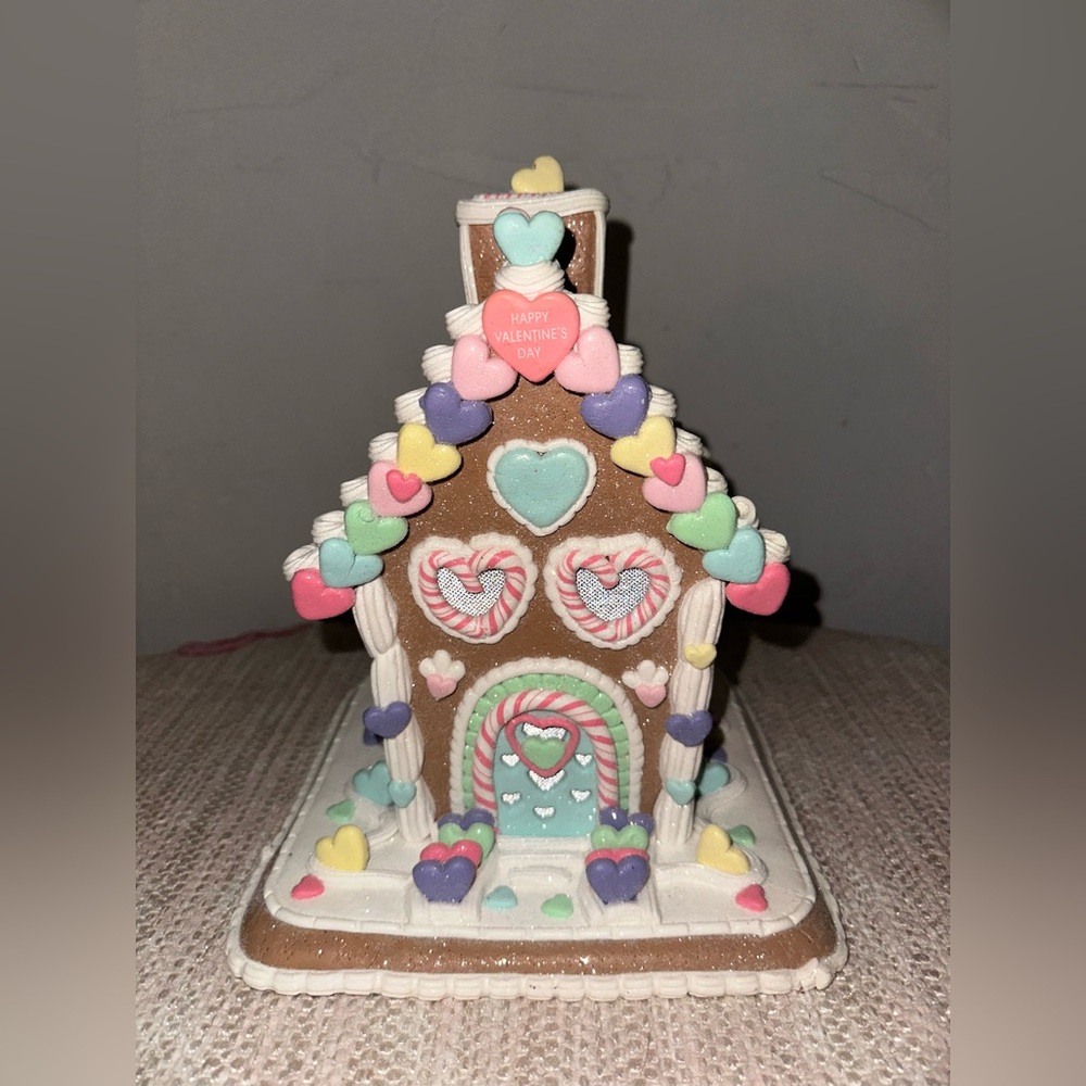 Cupcakes and cashmere gingerbread house